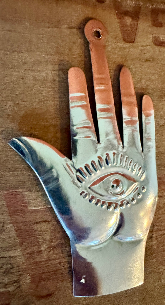 Hand w/eye milagro