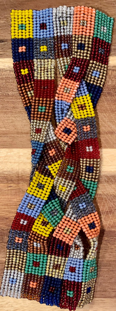Beaded bracelet with magnetic clasp