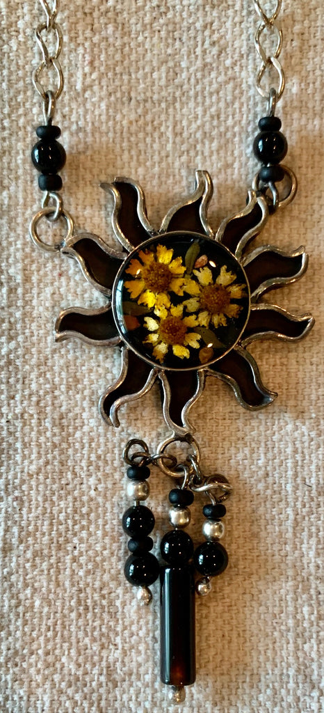 Necklace with natural flowers